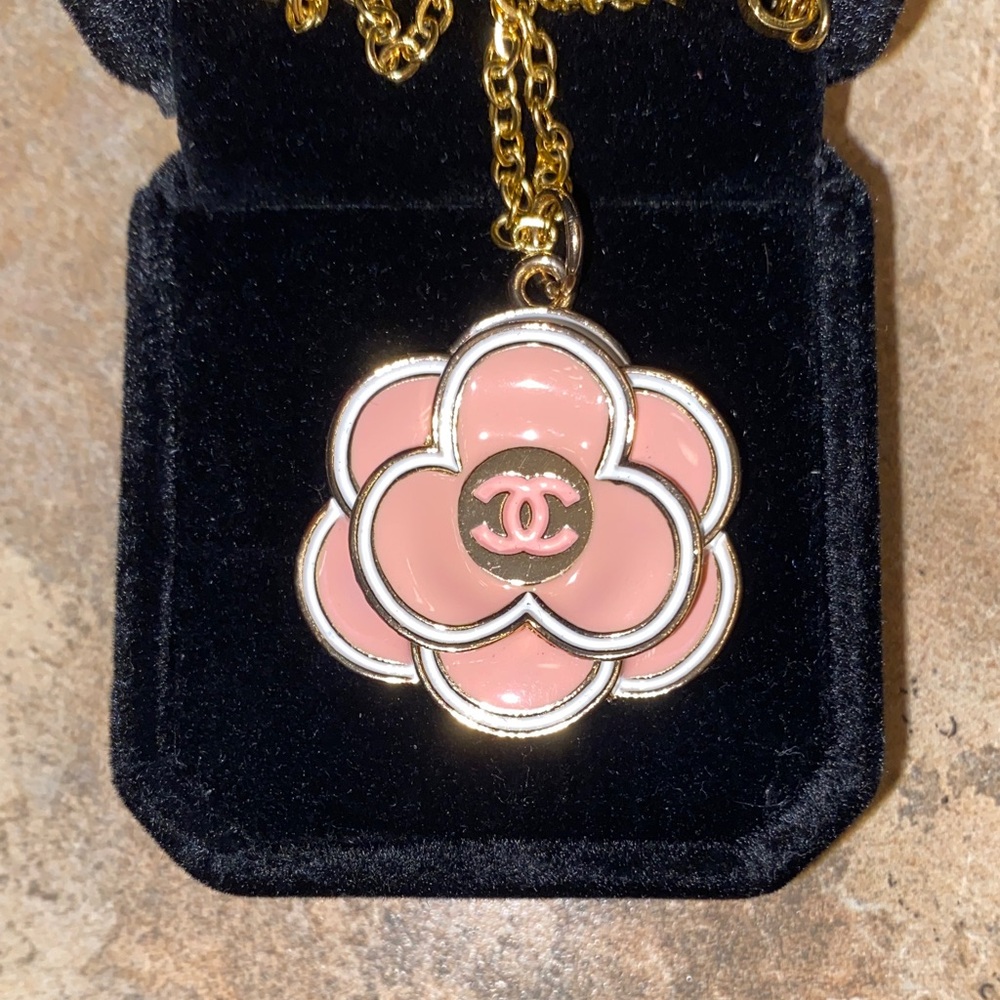 CHANEL Pink and Gold Flower Necklace - Picture 6 of 7